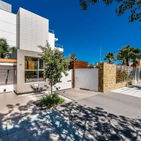 Lujoso Apartamento Con Piscina Comunitaria En La Costa Del Sol Apartment *