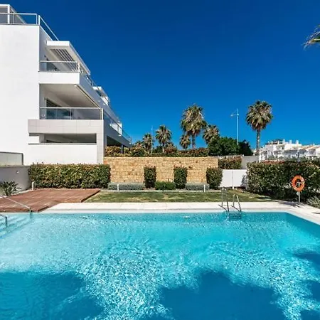 Lujoso Apartamento Con Piscina Comunitaria En La Costa Del Sol