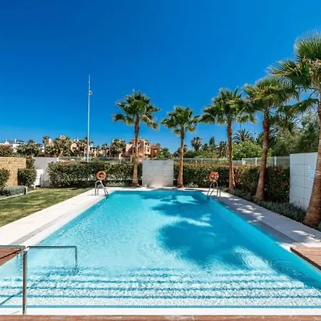 Lujoso Apartamento Con Piscina Comunitaria En La Costa Del Sol Apartment *