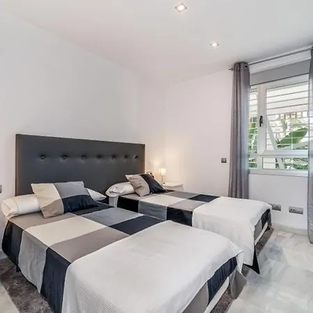 Apartment Lujoso Apartamento Con Piscina Comunitaria En La Costa Del Sol Marbella