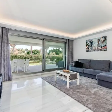 Lujoso Apartamento Con Piscina Comunitaria En La Costa Del Sol Marbella