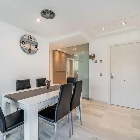 Lujoso Apartamento Con Piscina Comunitaria En La Costa Del Sol Apartment