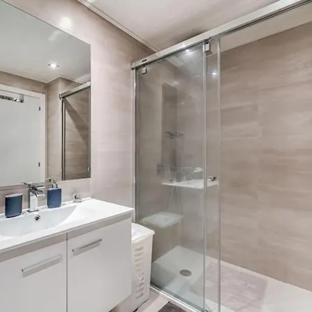 Lujoso Apartamento Con Piscina Comunitaria En La Costa Del Sol Marbella